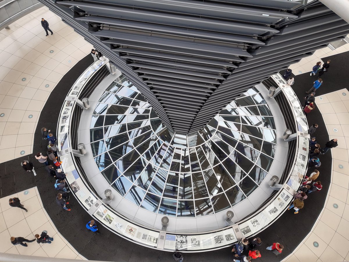 BS_Languages's tweet photo. Luckily, the shower cleared while we were on the Reichstag roof! #bs_berlin2020 https://t.co/YoksNubSkc