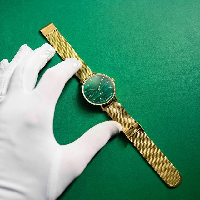 mykuofficial's tweet photo. Malachite Model 012 paired with our signature gold Milanese strap ✨#substanceoftime #malachite #watchaddict https://t.co/8wnSGsJ6C0 https://t.co/KE57oSvQEk