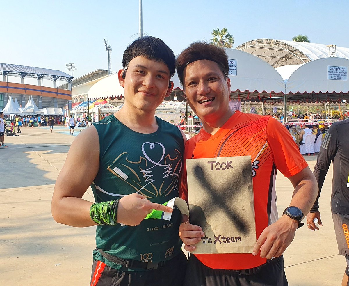 NinjaTooK's tweet photo. ขอบคุณ อนว pacer คนเก่ง 🎈
ที่นำ Item ลับ ของ THE X TEAM
มามอบให้กับมือที่เมืองสุพรรณเลย 😁
#TheXTeam
#XTeamRunner
#TheXTeamRunner
#TheXTeamAndFriends
#SuphanburiMueangnhoeMarathon2020
#สุพรรณบุรีเมืองเหน่อมาราธอน2020
#halfmarathon
#run
#running
#runner
#tookkyrun https://t.co/koKubkhFH3