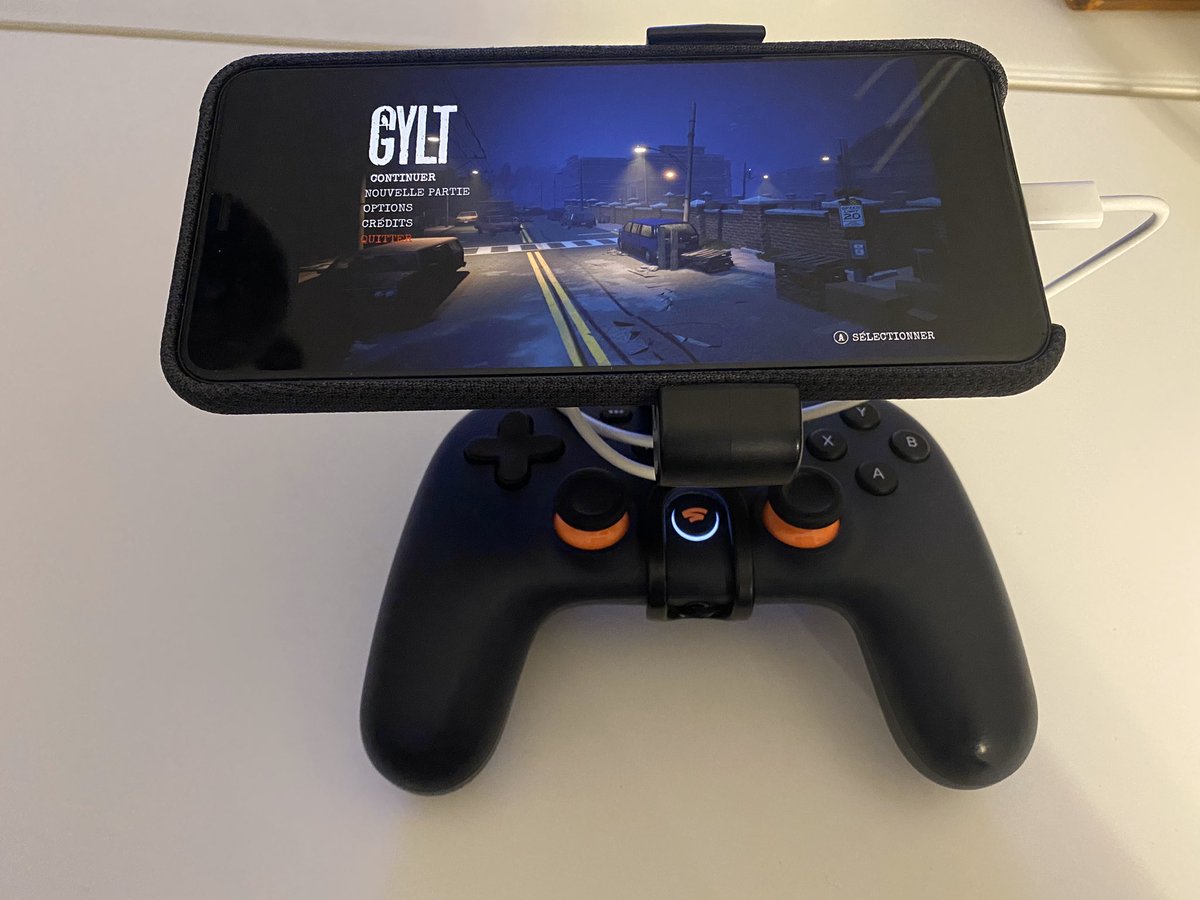 Melinda_DS's tweet image. Allégorie de la rentabilité : un smartphone, une manette, deux possibilités 😁 
#Stadia #ConsoleStreaming #Google #Xbox #gaming