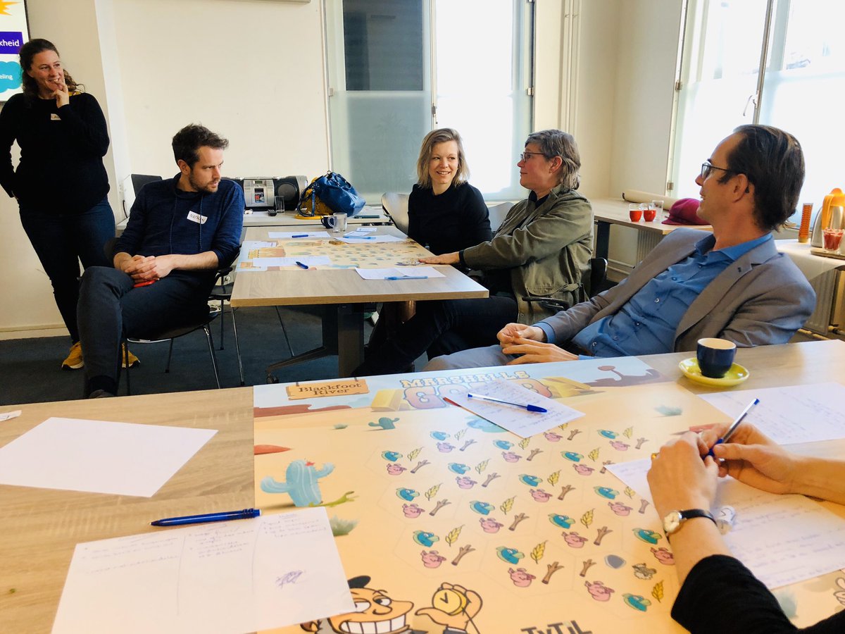 Game-based coaching voor #dagvoorzitters? Wat zegt jouw plek en handelswijze in het spel over je aanpak van events? Het leverde boeiende inzichten op én een competitief, maar gezellig spel :) Met dank aan #TyTil coaching!

#dagvoorzitter #teamwork #eventprofessionals #moderator