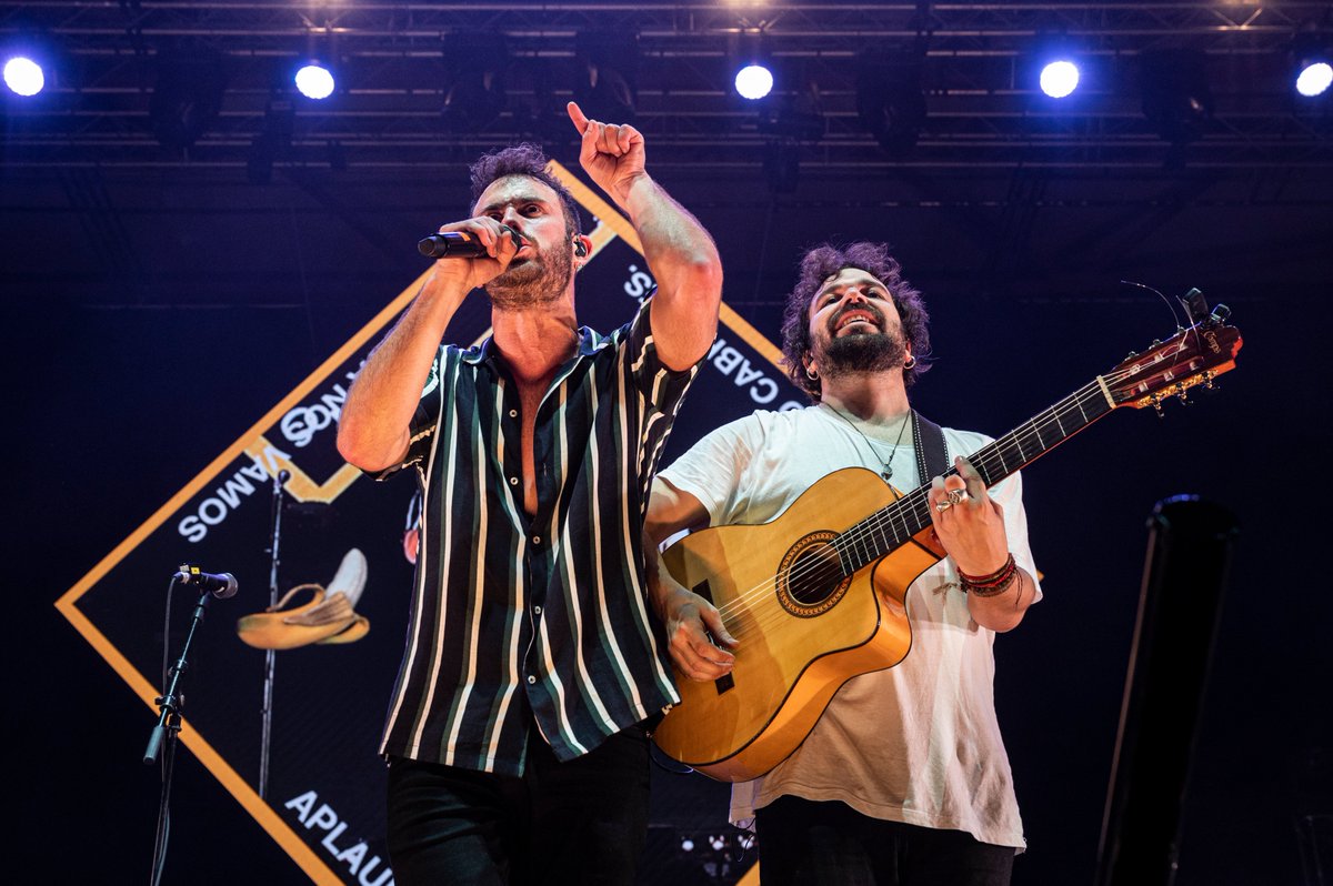 ArcoirisLS's tweet image. 💡@arnaugriso termina la gira ‘La invasión bananera’ en casa, en el @PalauSantJordi Club con 4.000 personas que se convirtió en ‘La casa de tothom’ dentro del @guitfestbcn.
📸@guitfestbcn
#ArnauGriso #LaInvasionBananera #GuitarBCN20 #arcoirislightingsystems #iluminacionconciertos
