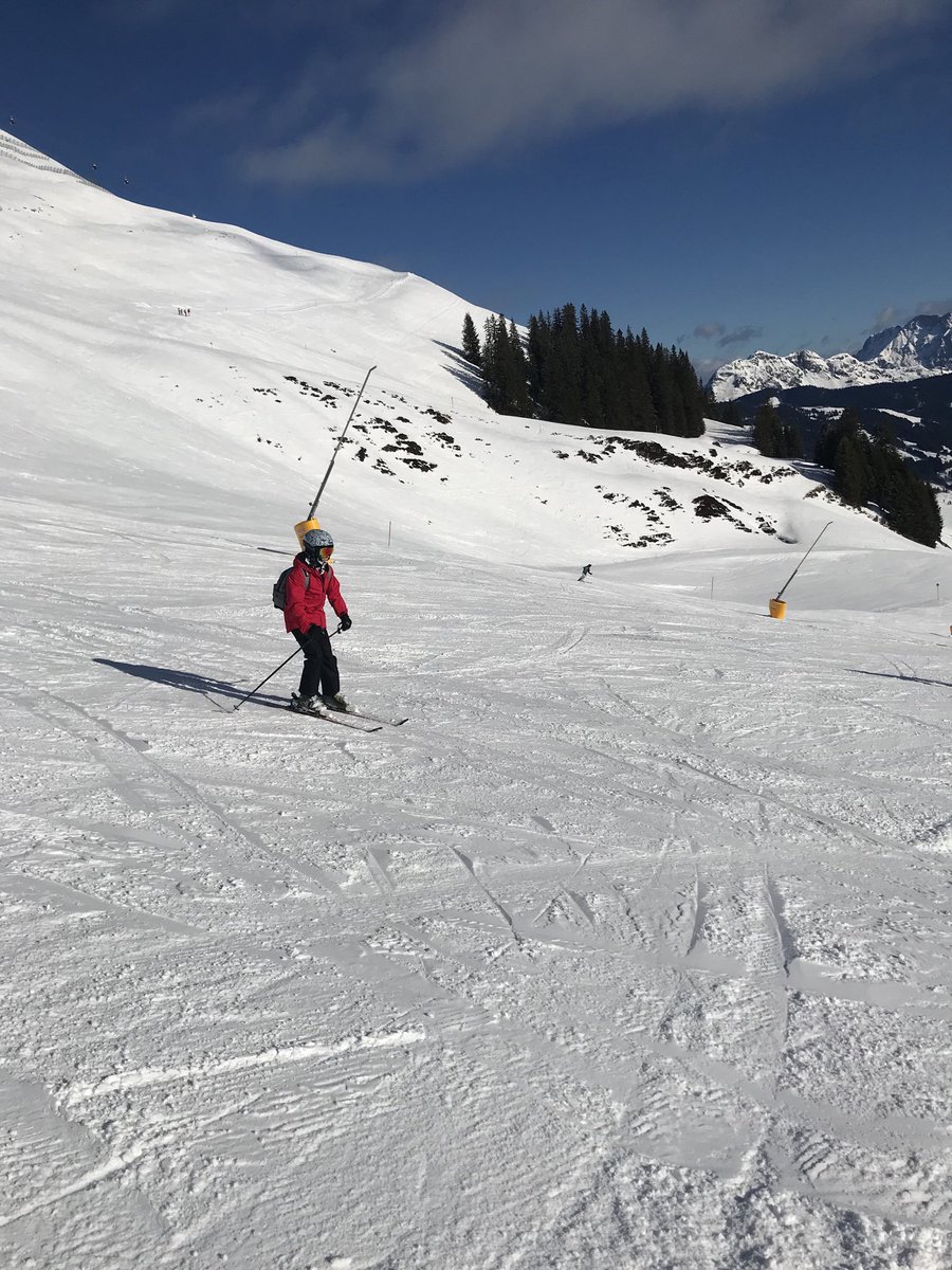 ysgoljohnbright's tweet photo. The pictures don’t do it justice, sheer beauty!  Another amazing experience for our students #YJBSki @saalbach https://t.co/gqOGfCfHeL