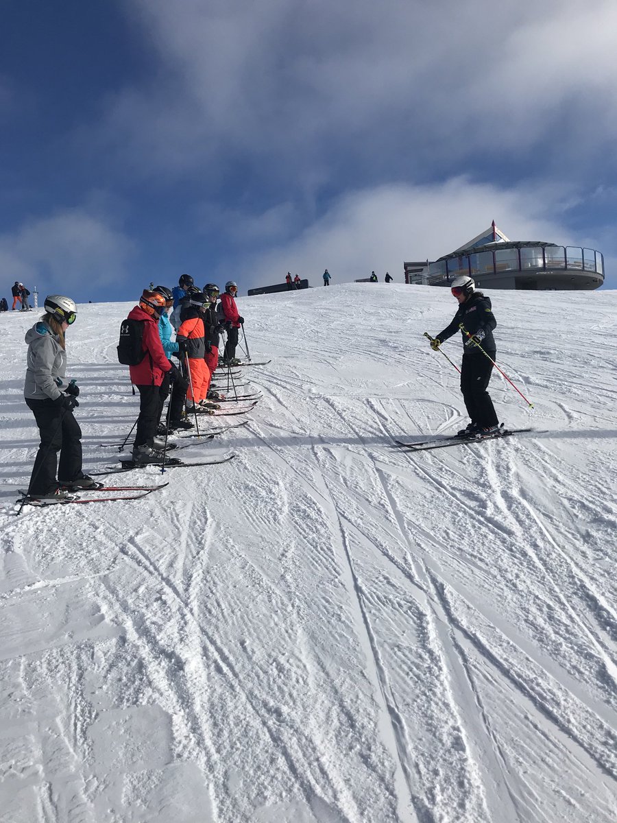 ysgoljohnbright's tweet photo. The pictures don’t do it justice, sheer beauty!  Another amazing experience for our students #YJBSki @saalbach https://t.co/gqOGfCfHeL