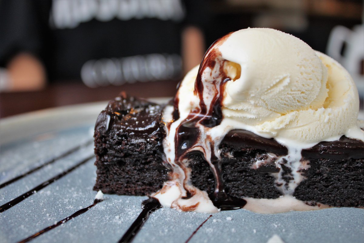 A little tasty Tuesday treat for your eyes, and stomach! 😍

Our chocolate brownie is a real treat, perfect after a meal, or just because! 😋

#Chocolate #Brownie #Bluebell #Jesmond