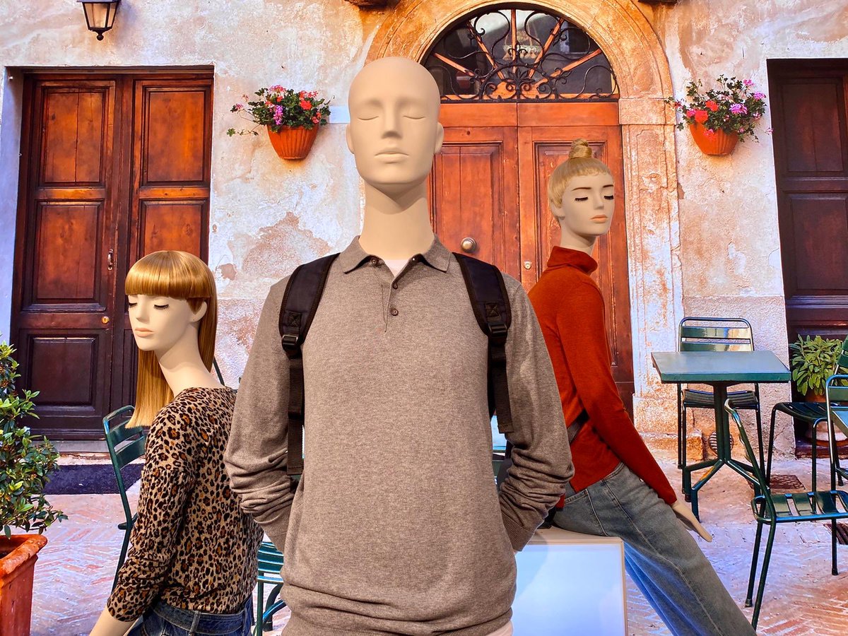 TheKoolHub's tweet photo. Esto es una pequeña muestra en nuestro #showroom #twenty2lab #TheRetailHub #Retail #Escaparatismo #VisualMerchandising #Maniquíes https://t.co/LbguX5CVan https://t.co/5O01rWkRN6