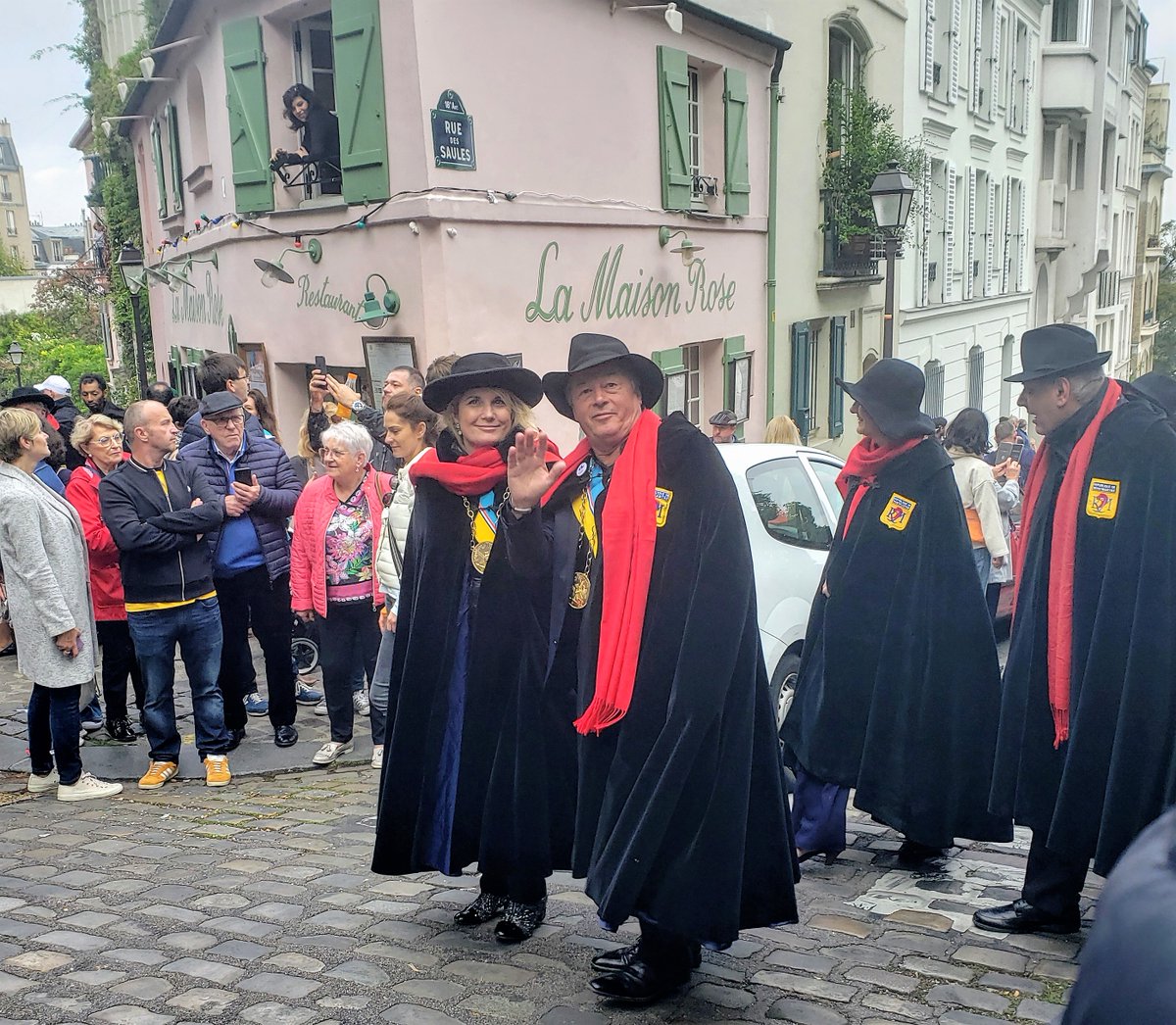 MichelleMoggio's tweet photo. Wine-Tastic Montmartre https://t.co/GW3rohWUYL #TheParisEffect #Paris #Montmartre #FetedeVendanges #winefestival #deliciousParis #winelover #travel https://t.co/8NqdteF1l6