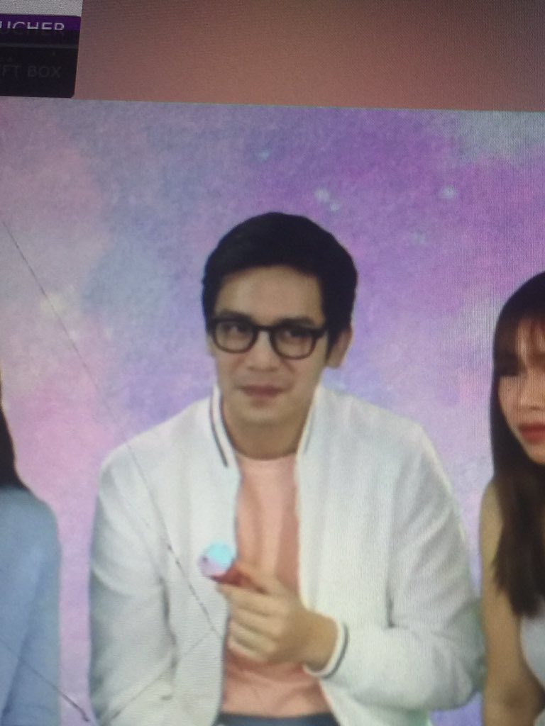 Fangirl ATM tweet media