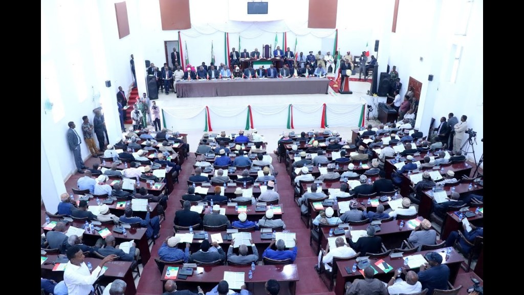Nation_SL's tweet photo. Muuqaalada Jawigii Golaha Baarlamaanka JSL ee Khudbad Sannadeedka Dastuuriga ah ee Madaxweynaha Somaliland https://t.co/feijrTb0Zv https://t.co/RUJxE4s7rf