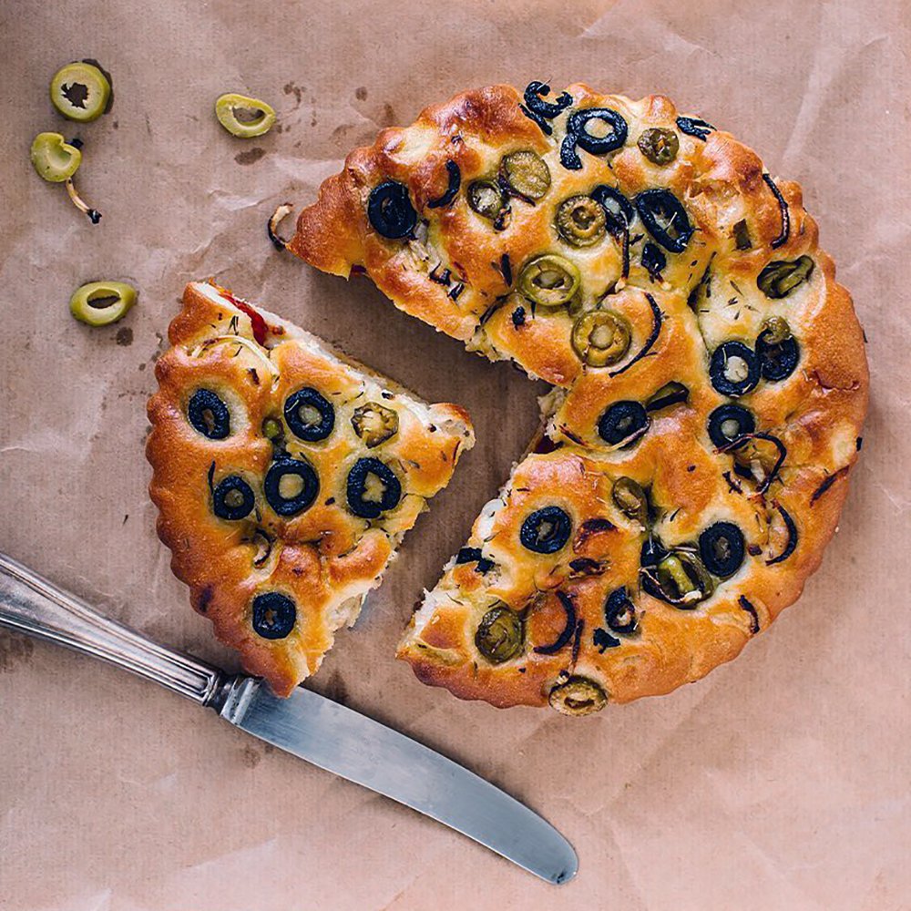 Destination_KSA's tweet photo. The smell of freshly baked bread will surely wake you up. Inspired by German bakeries, Der Bäcker ensures that best &amp; freshest ingredients are used in their products. Everything there is delicious. Go check it out ! Photo by Der Bäcker #DestinationJED #DestinationKSA #bakery https://t.co/1tR5Ps88Uh