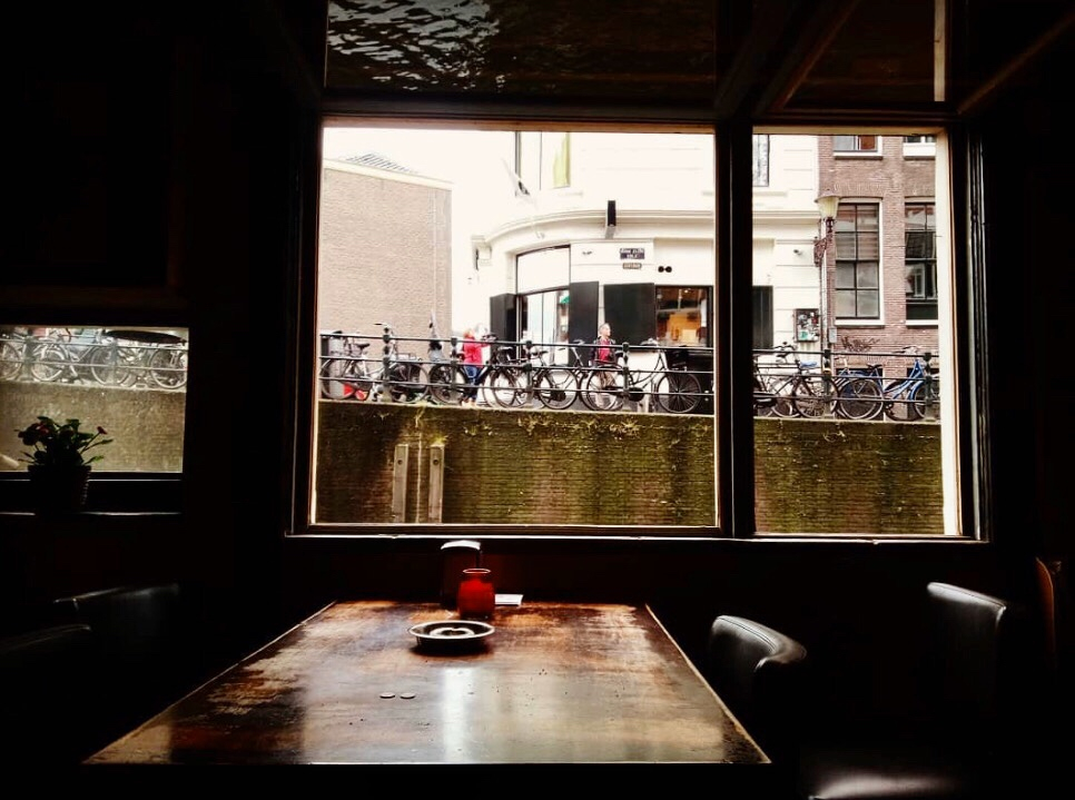 cafebatavia1920's tweet photo. Cold, windy days ❄️🌬 call for warm, dark and comfy corners... 😍

#windydays #comfyspot #amsterdamn #amsterdamvibe 

📸 Eleonore Castelli https://t.co/dzSG0bCzxF