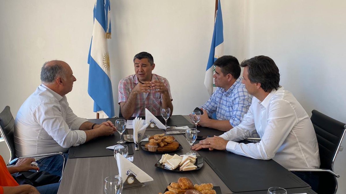 <a href="/clusterPGMcba/">Cluster PGM Cba</a> @MICyM_Cordoba @eaccastellocom <a href="/fernandosibilla/">Fernando Sibilla</a> Se suscribieron acuerdos con las municipalidades neuquinas de Plaza Huincul y Añelo que permitirán a empresarios, comerciantes y profesionales cordobeses participar en el desarrollo de proyectos vinculados a Vaca Muerta.