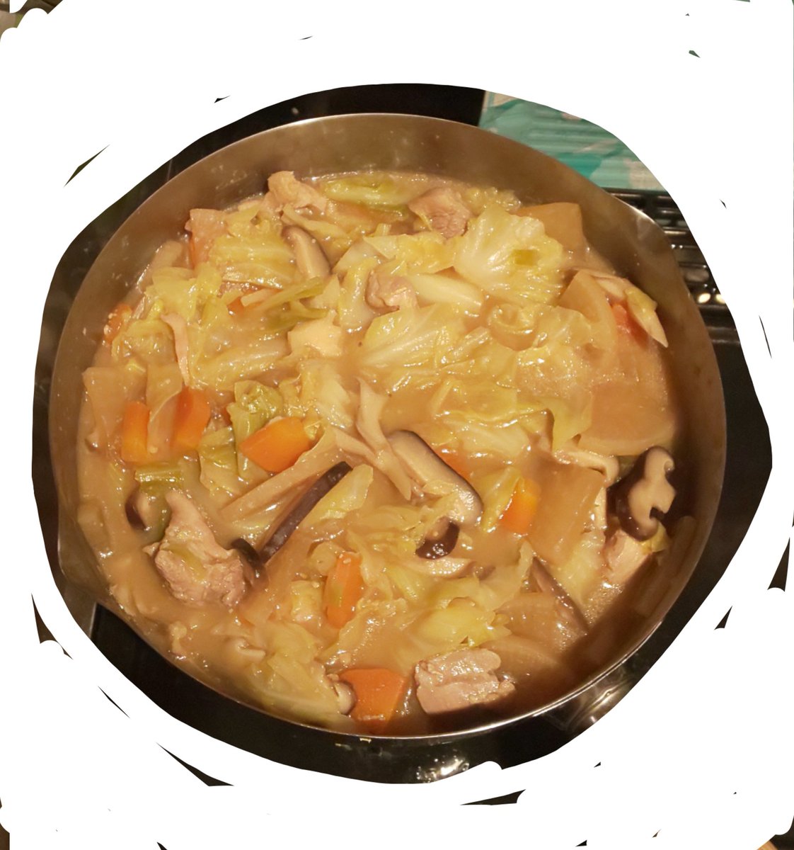 totochan326's tweet image. 久しぶりにお家でちゃんこ鍋つくった。
具たっぷりもっさり入れる派。
#味噌ちゃんこ #隠し味 #ぽん酢