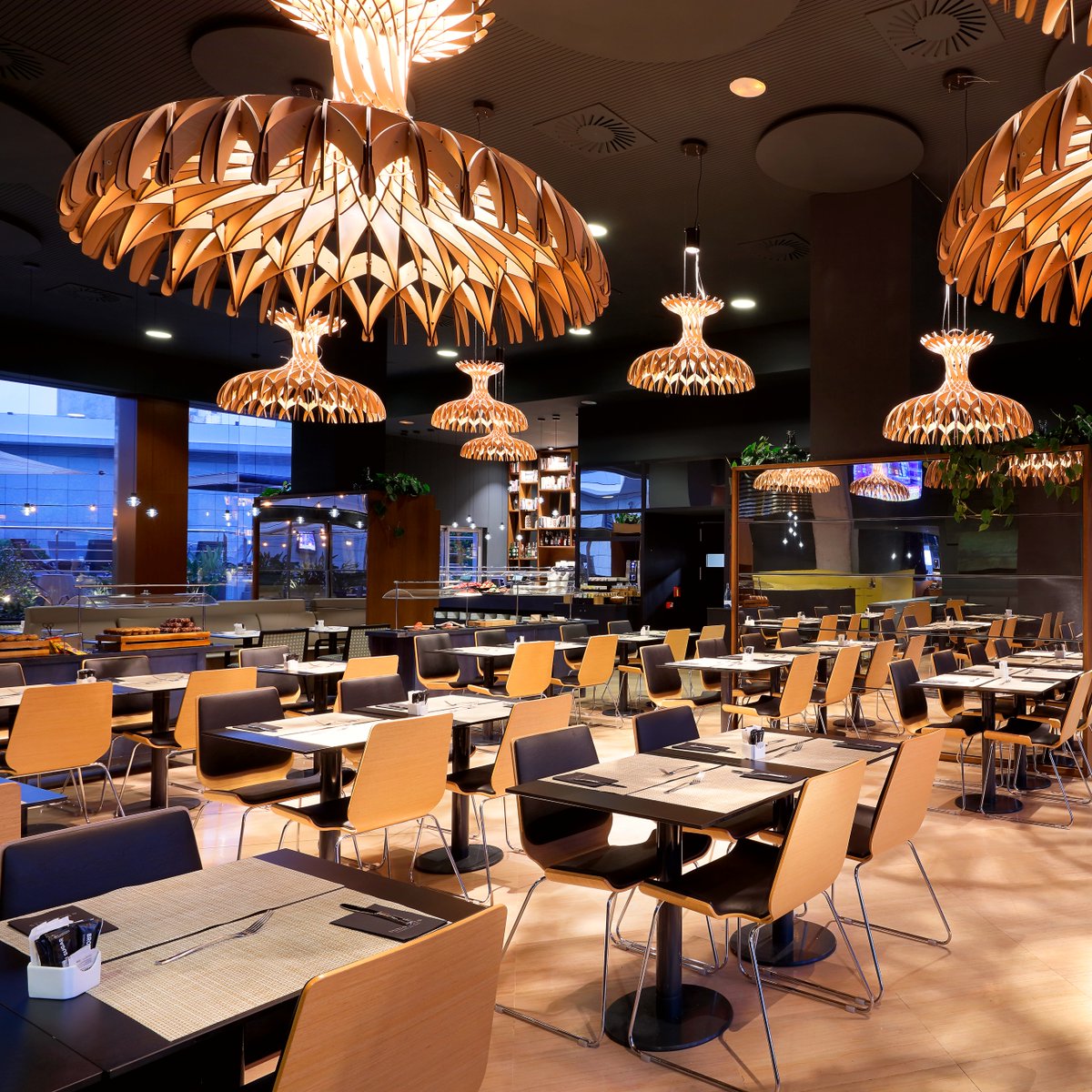 SB_Hotels's tweet photo. Descubre el sabor mediterráneo en Lo Restaurant 📍 #hotelSBicaria #BCN. Un ambiente moderno, con acceso a terraza con piscina, ideal para las ocasiones más especiales 🍴 + Info: https://t.co/fcbfuFvfoU
.
#SBhotels #MediterraneanUrbanConcept #gastronomia #gourmet https://t.co/0XrPBRr85J