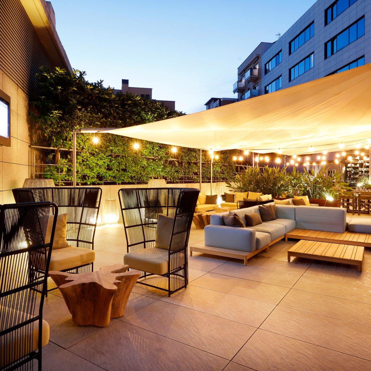 SB_Hotels's tweet photo. Descubre el sabor mediterráneo en Lo Restaurant 📍 #hotelSBicaria #BCN. Un ambiente moderno, con acceso a terraza con piscina, ideal para las ocasiones más especiales 🍴 + Info: https://t.co/fcbfuFvfoU
.
#SBhotels #MediterraneanUrbanConcept #gastronomia #gourmet https://t.co/0XrPBRr85J