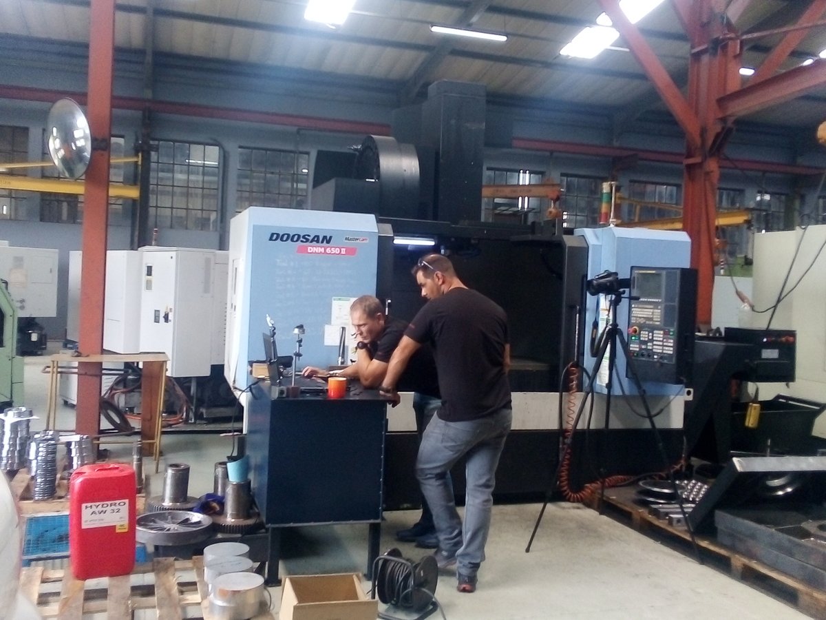 academy_amp's tweet photo. It's awesome to know that you go to work, where the owners work just as hard as their employees #bossesrule #cnc #cad #cam #programming #machining https://t.co/nxH25AHECb