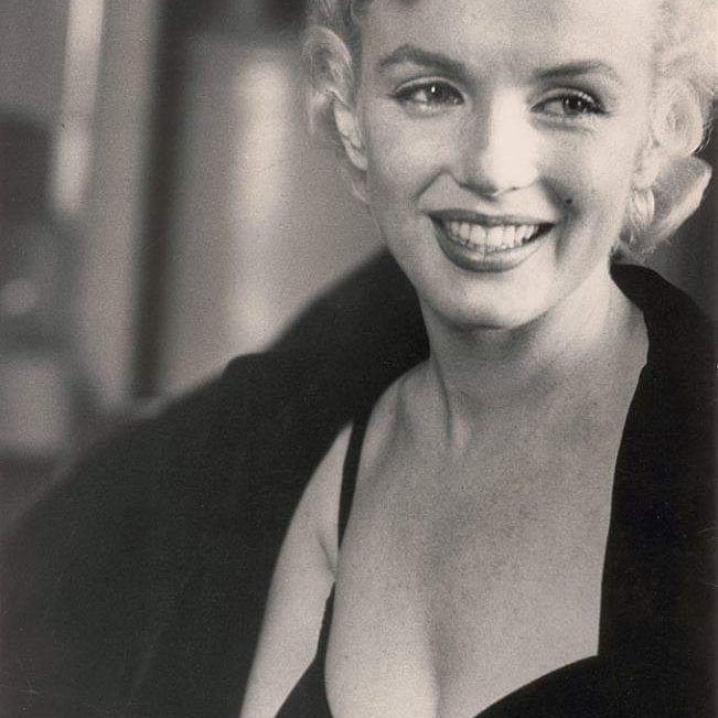Clubpassionmar2's tweet photo. #marilynmonroe #clubpassionmarilyn #1956 #JacquesLowe https://t.co/TYhf6JVsUc
