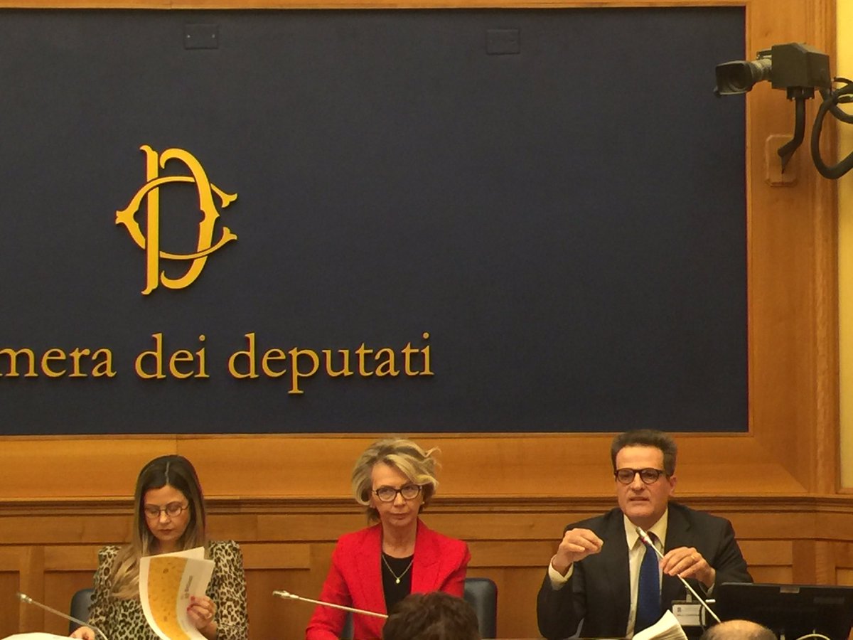 Confesercenti's tweet photo. Presentazione #BitGood a @Montecitorio
Cristiano Nervegna, direttore #DeepLab: Tecnologia #blockchain al servizio del #sociale e delle donazioni; così tutti i passaggi delle transazioni sono tracciati e utilizzabili dalla PA. Tutto così è più trasparente https://t.co/IFJQrtgK2n