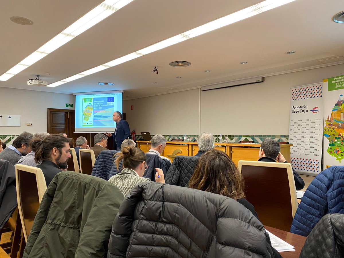 JoseRamonAcin's tweet photo. 👨💼📊 Hoy estoy en #IBERCIDE (@IbercajaSocial), Zaragoza, asistiendo a la Jornada de @alianzaagroal "Presentación de la convocatoria 2020 de Grupos de Cooperación en el ámbito del PDR Aragón 2014-2020", dirigida a agentes del sector agroalimentario.
▶️ https://t.co/B8qmhjiG22 https://t.co/uyFvFQ88iC