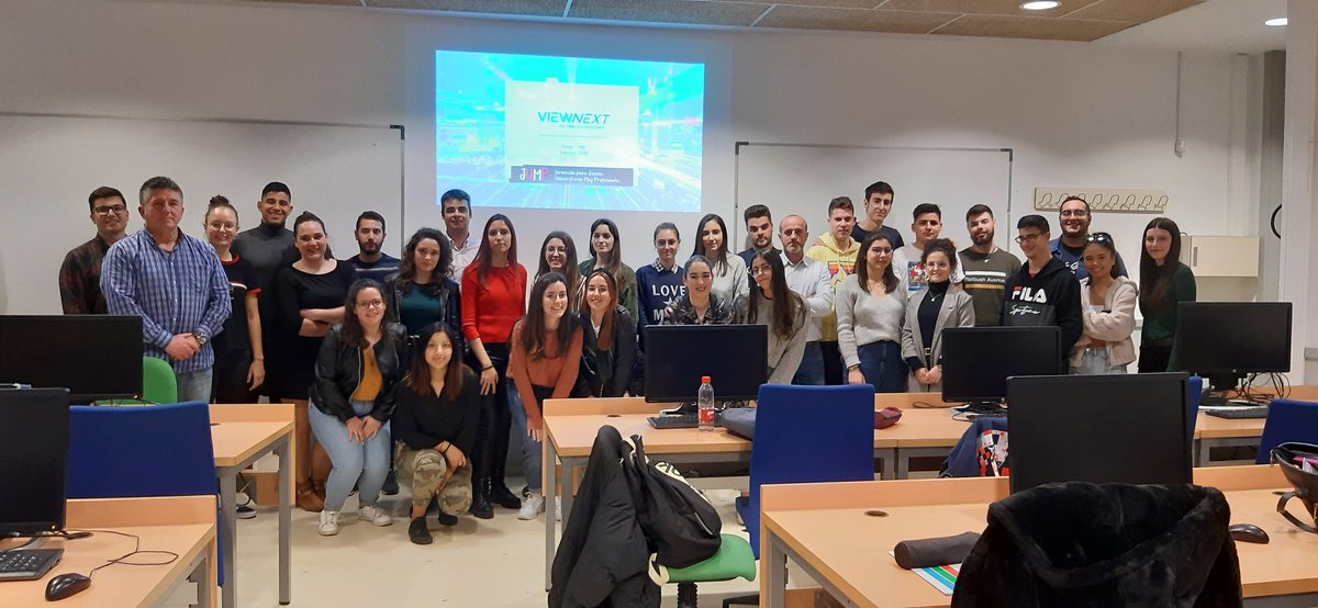 victoraa's tweet photo. Enseñando desde la experiencia. Colaborando con charla de Elaboración de CV para afrontar con éxito un proceso de selección. Programa Jump de la @ualmeria #JumpUAL #GenteViewnext @Viewnext https://t.co/M1pYfF2Idn