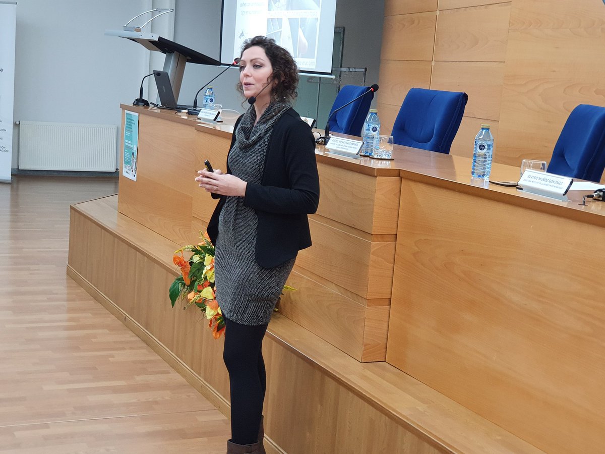 UExDivulga's tweet photo. Gran trabajo de @M_Ferraguti Vivimos en un mundo cambiante bajo amenaza de enfermedades emergentes. Esencial la colaboración multidisciplinar y visibilizar que hay "mucha gente pequeña en sitios pequeños haciendo grandes cosas". Bravo Martina @LabMarzal @FundecytPCTEX #11febrero https://t.co/jYhlSVWakZ