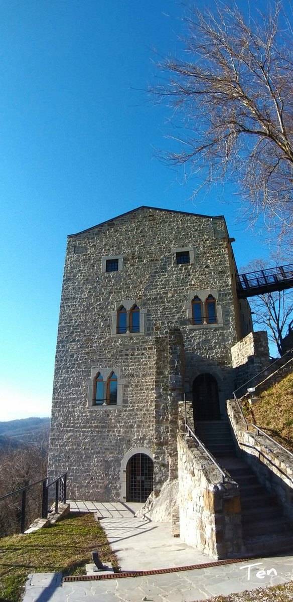 tenente59's tweet photo. #Attimis #Friuli 🇮🇪
Lungo la via di castelli e antichi borghi. 🍀🙂🍀 https://t.co/Ni6iaywAFb