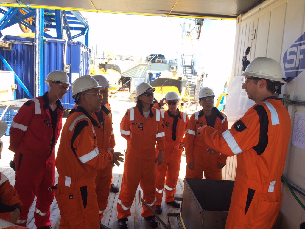 AdelynNEMO's tweet photo. @adrg1, @NHM_London explains to the science team the protocole to go through as soon as we will have our box cores on deck! Perfect blend of three teams (🇬🇧 geo, 🇬🇧 bio and Singapore 🇸🇬 bio)! #Abyss2020. Few adjustments and we will be ready in three days when on site! @NOCnews https://t.co/1O547NipoR