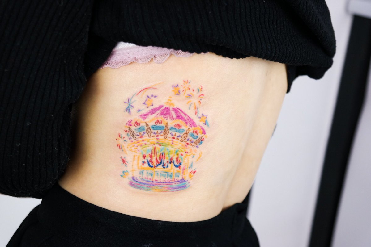 tattooist__lala's tweet photo. 맞아요. 인생이 돌고 돌잖아요, 회전목마처럼 🎠
.
# 그리고 하울의 움직이는 성 ost도 인생의 회전목마구요.
.
.
#abstractart #abstracttattoo#tttism #colorworkers #colortattoos #artwork #inkd #illustagram #lineworktattoo #fineline #crayontattoo #rainbowtattoo #크레용타투 https://t.co/E0nmcs8Afs