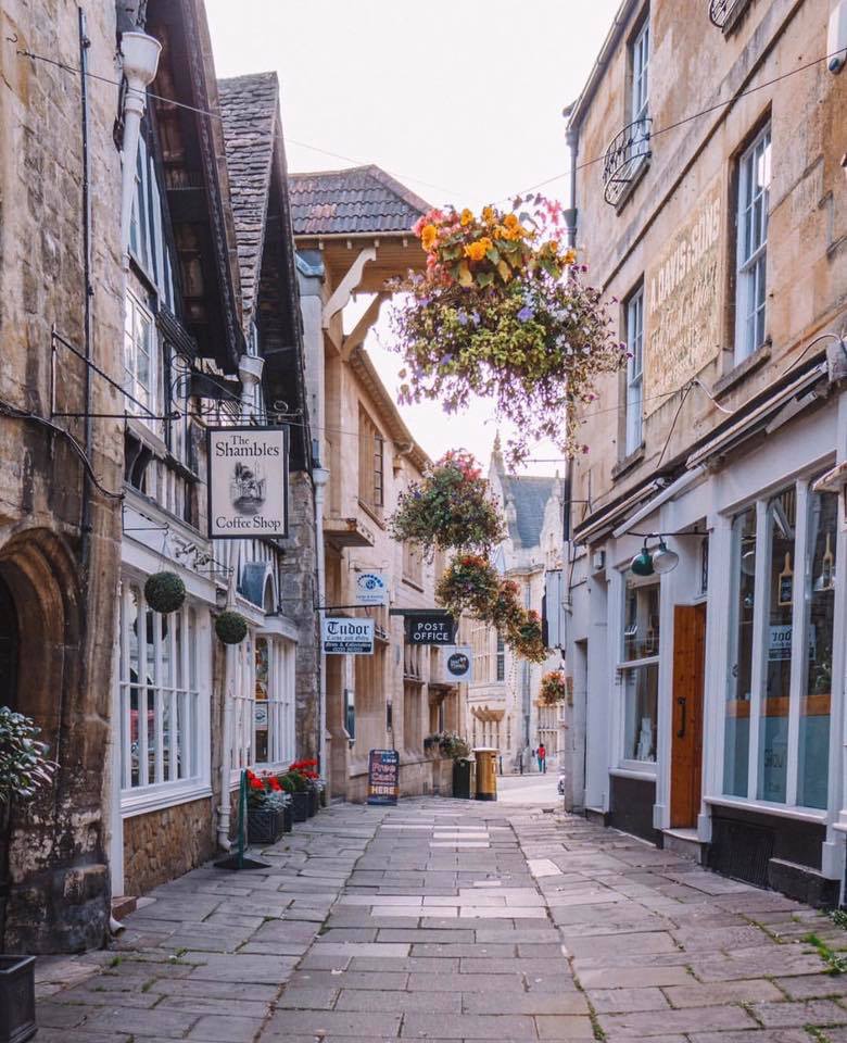 It doesn't get any prettier than this! ❤️

📷🙏@postcardsbyhannah

#BradfordOnAvon #beautifuldestinations #boathuseboa