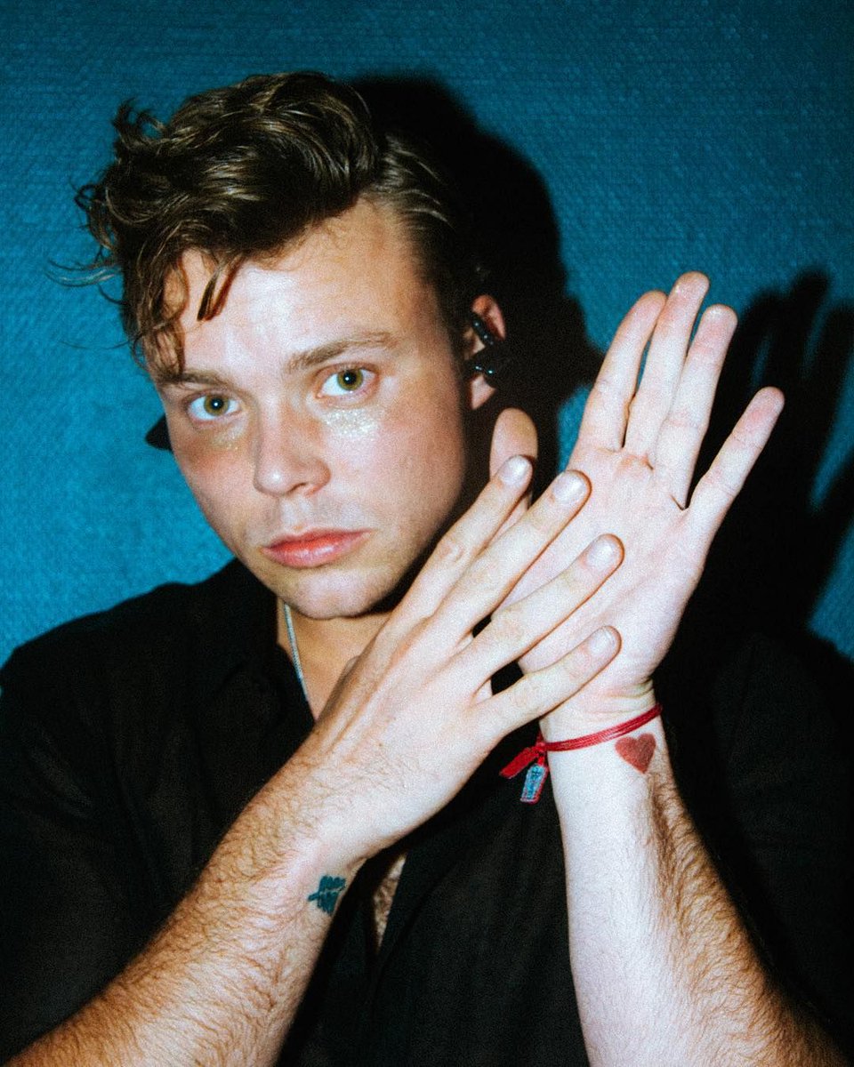 5sosdevil's tweet photo. You requested photos of Ashton so here are 4 photos of him, feel free to comment your favourite photo's of him! 💖 https://t.co/33nBAYlnlo