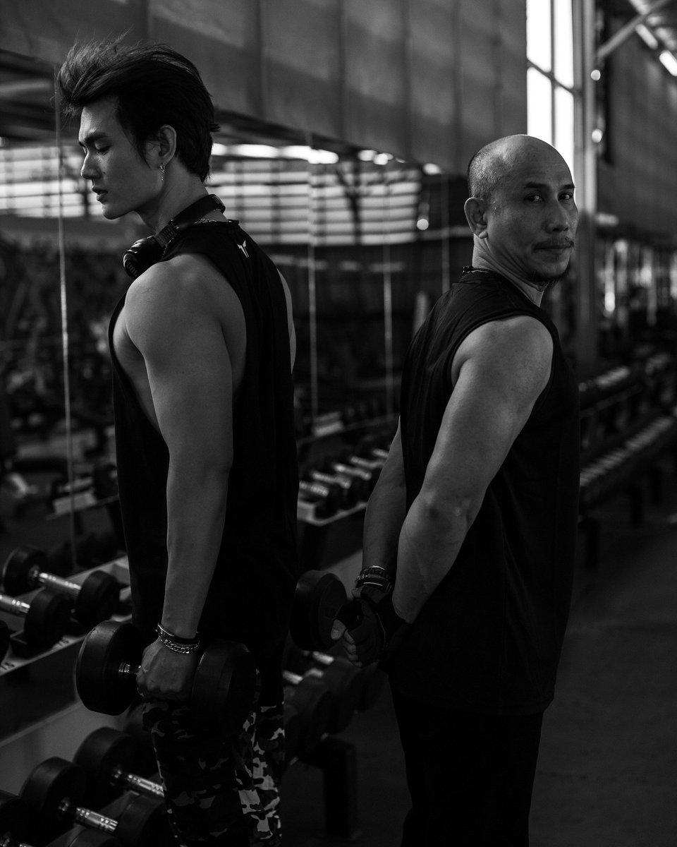 pavelphoom's tweet photo. daddy vs​ ​father 👌😎 ถึงเวลาได้กลับมาฟิตเนสกับพ่อ​ 💪 #พาเวลพูม #pavelphoom https://t.co/7vuf3VQyRJ