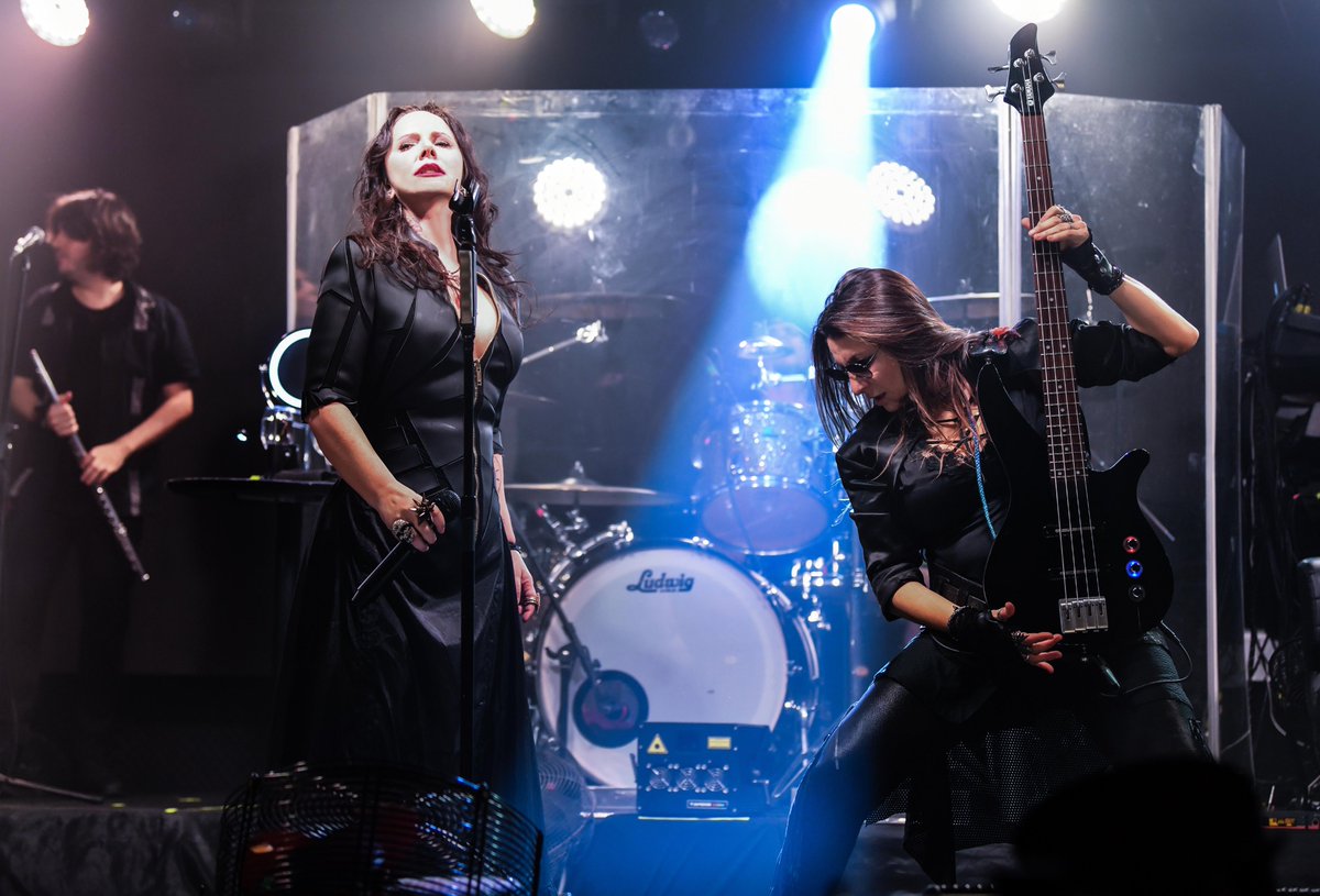 SebnemFerahCom's tweet photo. Teşekkürler #Kadıköy🖤
14.02.2020
#ŞebnemFerah #ŞebnemFerahKadıköyde #DorockXL #konser #rock @dorockxl https://t.co/BTOB29Ckcm