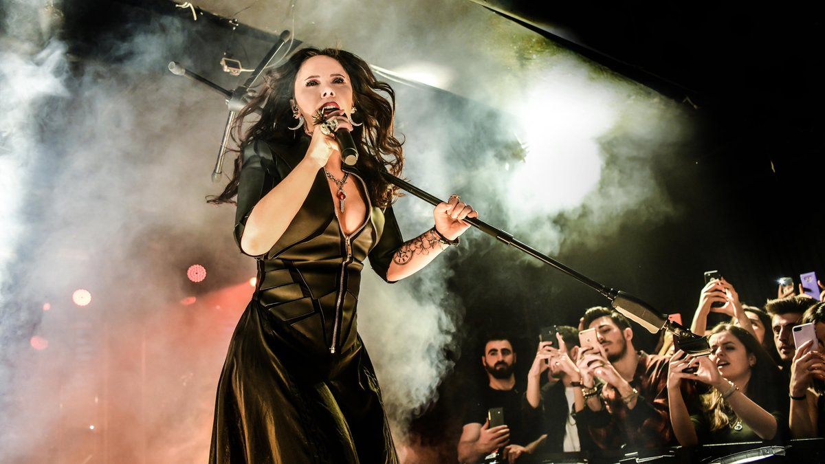 SebnemFerahCom's tweet photo. Teşekkürler #Kadıköy🖤
14.02.2020
#ŞebnemFerah #ŞebnemFerahKadıköyde #DorockXL #konser #rock @dorockxl https://t.co/BTOB29Ckcm