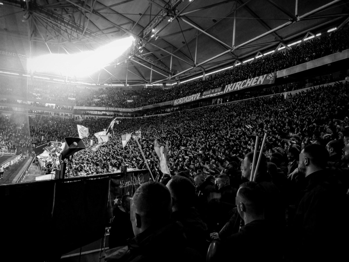Fr3nk88's tweet photo. [1/2] FC Schalke 04 - Hertha BSC #dfbpokal #schher #s04 https://t.co/I8moZxzf91