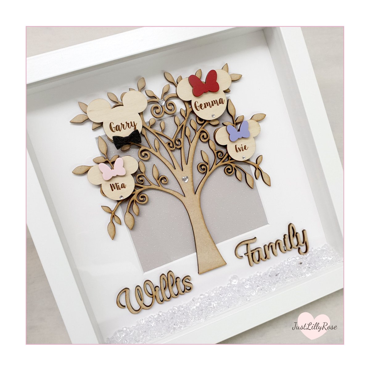JustLillyRose1's tweet image. This frame is a gorgeous example of how much you can personalise your frame to make it personal to you or your family. 💝🏡

Buy now from soo.nr/jlE0, and personalise your frame to suit you.  ✨

 #familytreeframe #personalisedgift #minniemouse #disneyframe
