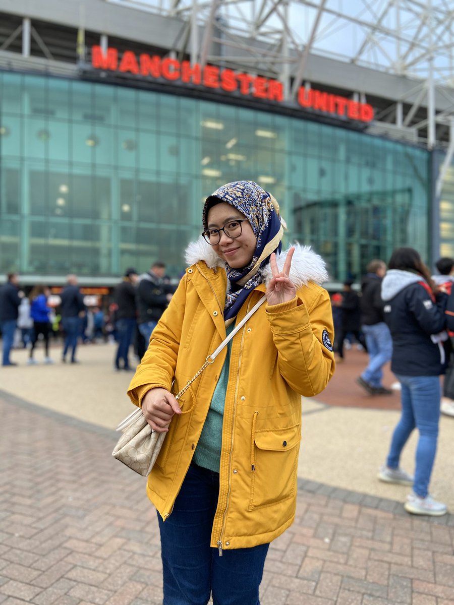 E_iman96's tweet photo. To my lovely bestfriend @fatihahmorshidi, on this your birthday, i wish you everything to your heart desire. Thank you for showing up, coming through, bringing laughter and for being tastefully cheesy 🤣. Joyeux anniversaire 😘🎁🎂 🎊 https://t.co/OAPcX9lO1F