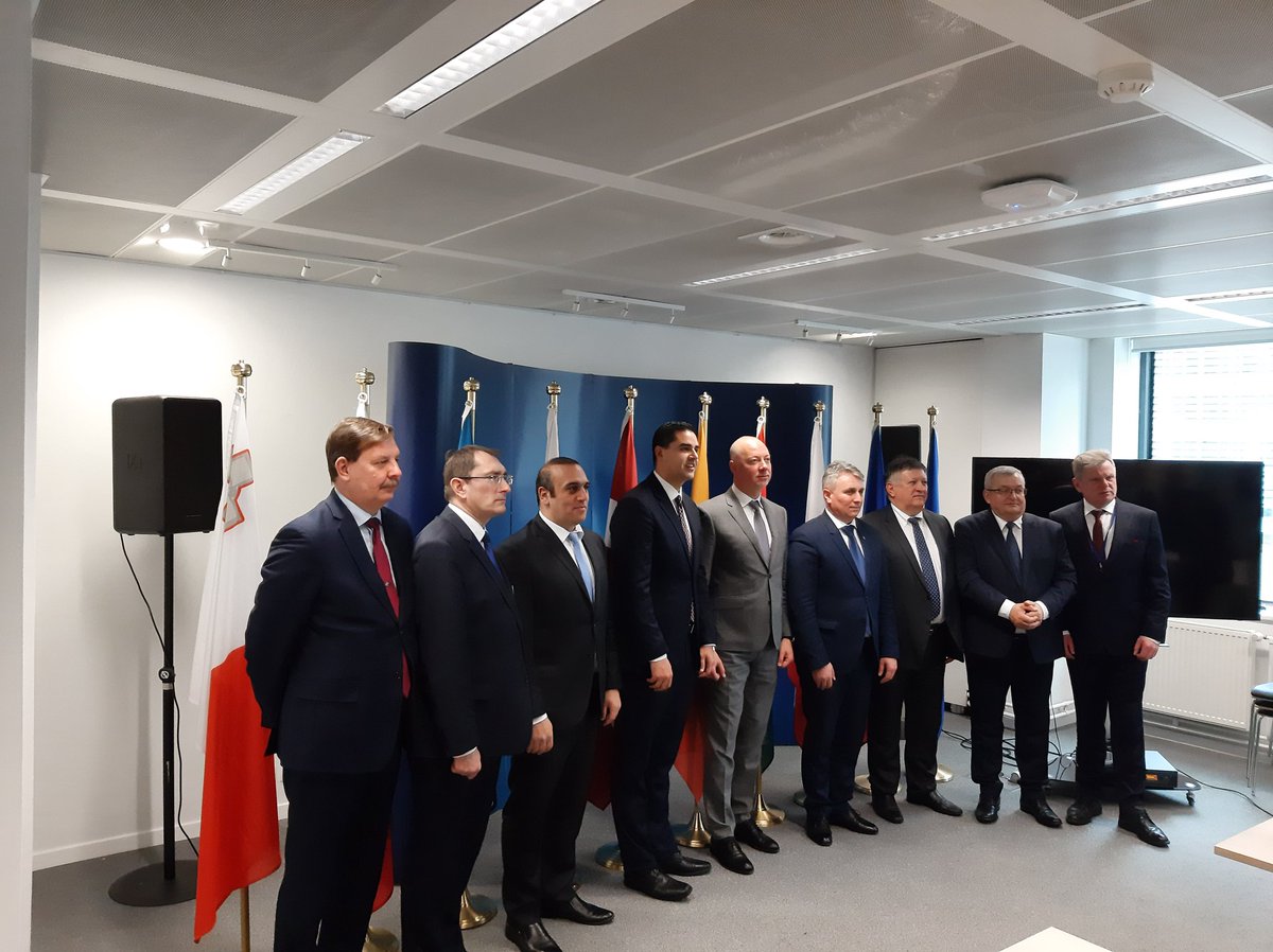 SimonasSatunas's tweet photo. 9 #Transport ministers from #Lithuania #Latvia #Estonia #Malta #Cyprus #Poland #Romania #Bulgaria #Hungary 2day in #Brussels meeting VP F.Timmermans & Transport Comissioner @AdinaValean & calling for #betterregulation functioning #singlemarket #GreenDeal in the #MobilityPackage1 https://t.co/O0LGUa7Xa2