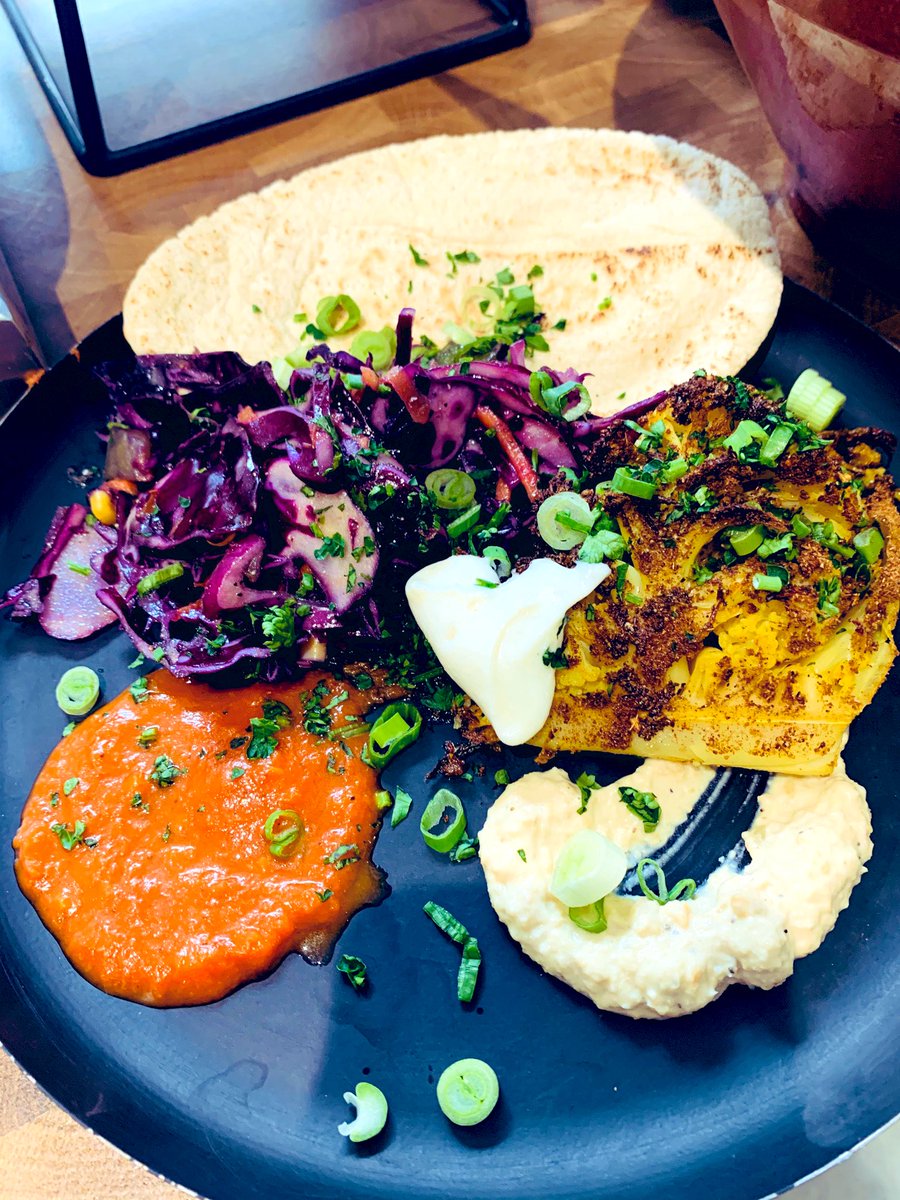 Healthfoodjade's tweet photo. Vegan cauliflower shawarma on the menu today packed full of spices and marinaded overnight.... loving the colours tooππ #vegan #shawarma #eattherainbow #health @SamHemlin #londonstorey #baxterstorey https://t.co/JaYciqwZtu