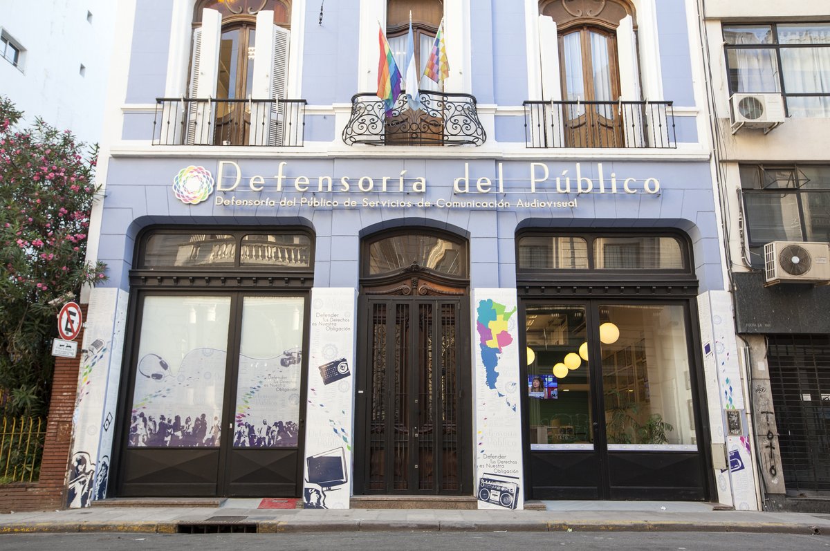 ATE_DefePublico's tweet photo. @pagina12 Junto a @emi_alonso como "Encargado", en la Defensoría del Público también están atornilladas y atornillados unos cuantos. Lo venimos denunciando. Hoy cumplimos 518 días de intervención macrista. https://t.co/QvSavoI3te