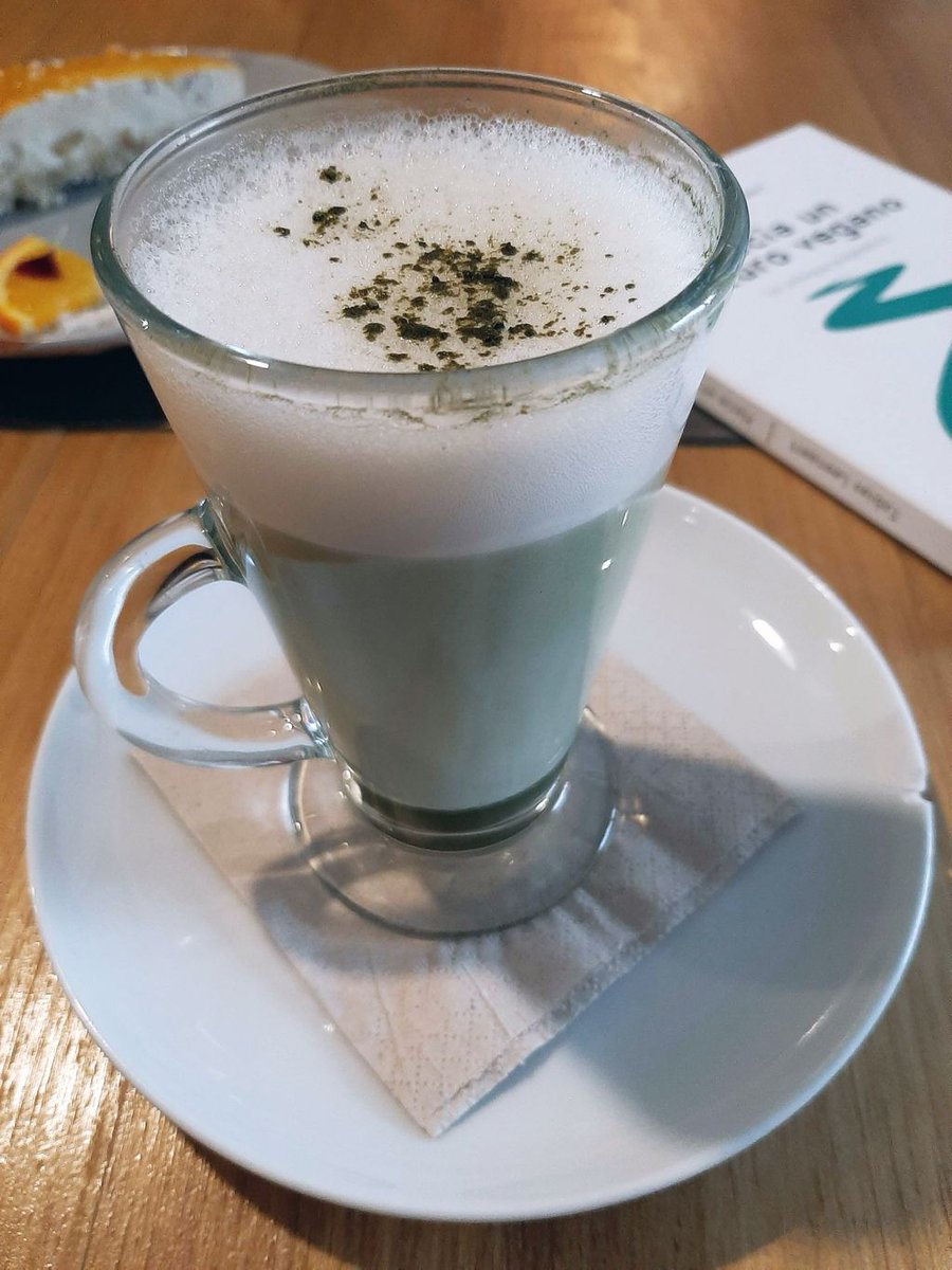 dragonlabmurcia's tweet photo. ¡Fuera estrés! Hoy te queremos proponer un día lleno de calma y energía con este Matcha Latte 🌞 Sus numerosas propiedades iluminan la piel y favorecen la concentración, memoria y salud cerebral. Además, ¡quema grasas y previene el mal aliento! https://t.co/2D7XTnUhI3