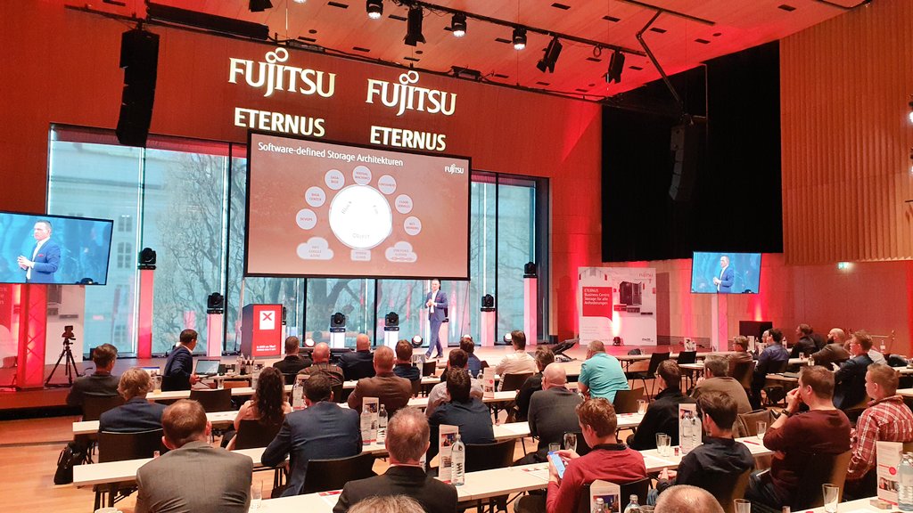 hagesana's tweet photo. Software defined Storage ist die Zukunft! Starker Vortrag von @StefanRoth13 Wieder eine tolle Veranstaltung! #StorageDaysX in #Innsbruck #fujitsu https://t.co/JFcsV6fst8