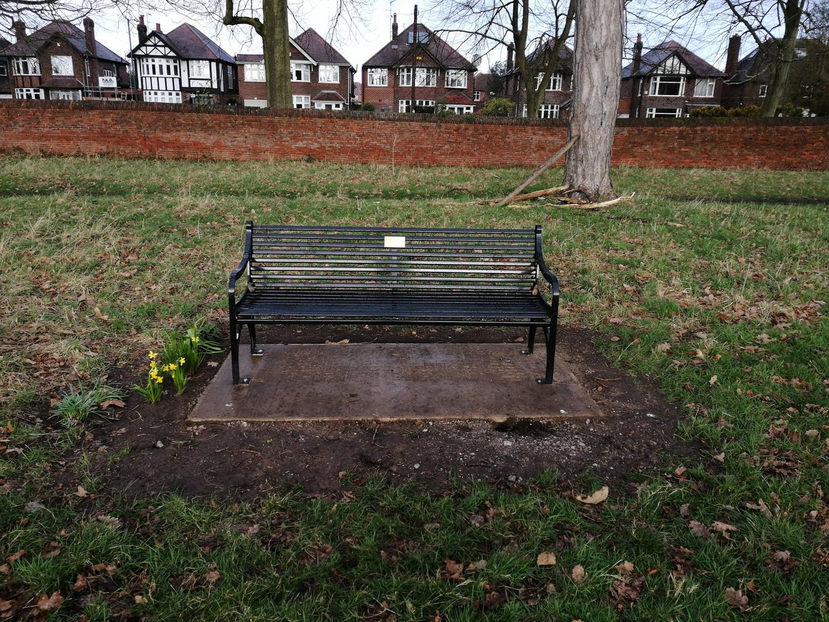 Lilya's bench has arrived <a href="/WollatonHall/">Wollaton Hall</a> Thanks <a href="/MyNottingham/">🏹 My Nottingham</a> #LighthouseLilya