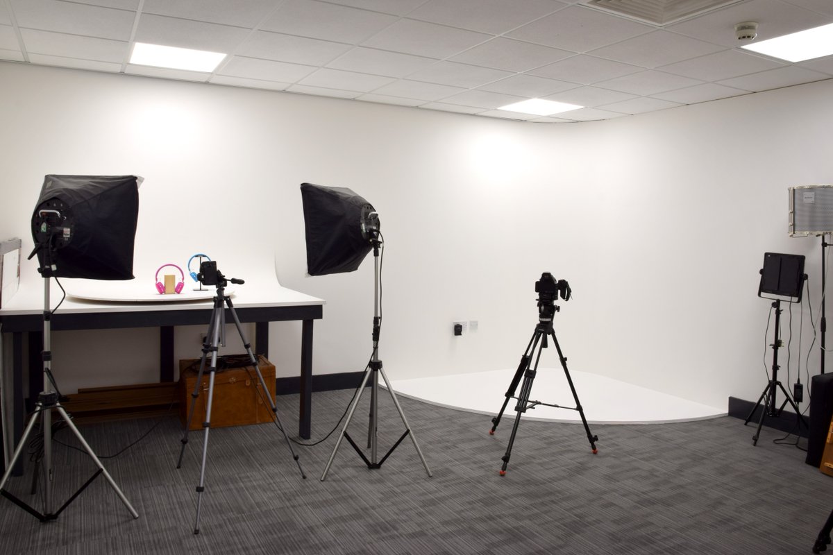 AVSLGroupLtd's tweet image. We have recently redesigned our inhouse #photography studio, ready to capture new products for our #packaging, website, social media and our upcoming #SelectionMagazine 📷
#AVSLGroup #inhousemarketing #photographystudio #photographystudio #productphotography