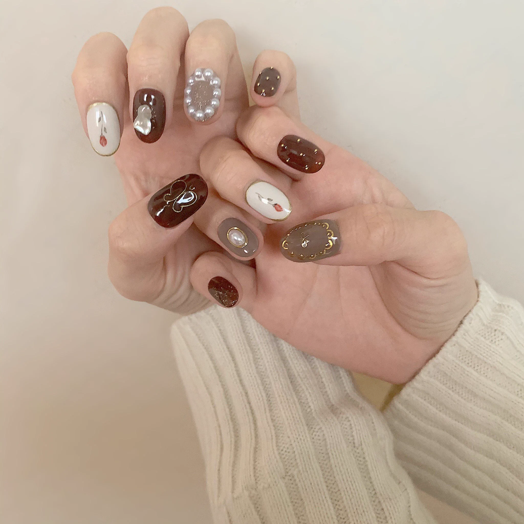 楽天の「粘着グミ」リムーバー無しで剥がせるし、 粘着力も抜群！！