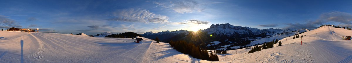 skaping's tweet photo. Nous sommes désormais présents à #Morgins en #Suisse.
Avec sa belle vue sur les Dents du Midi, elle n’est pas belle cette nouvelle webcam 😊 ? 

👉 https://t.co/hXPsDBXllB 
👉 @RegDentsDuMidi https://t.co/fF6Vzxqq8W