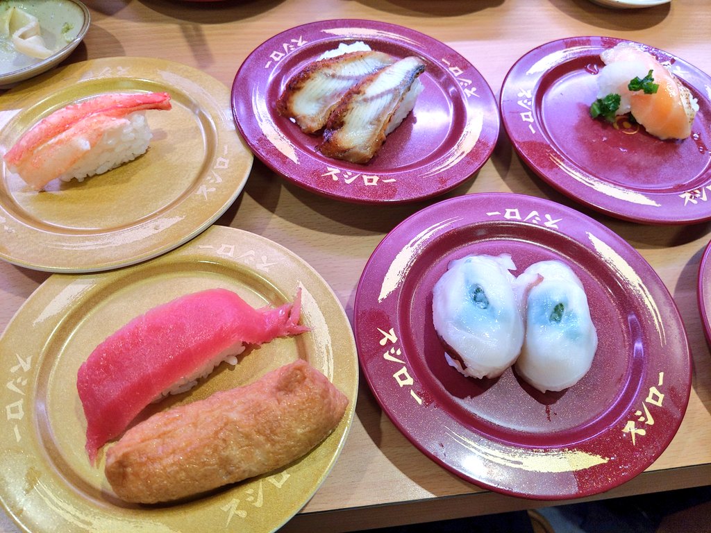 Gyrowoof's tweet photo. Opps, I accidentally ate $50 worth of conveyor belt sushi, little bit over what I expected. But it was good sushi! 🍥 #sushiro XD #FatWuff #foodphoto https://t.co/nSuzq0GHav