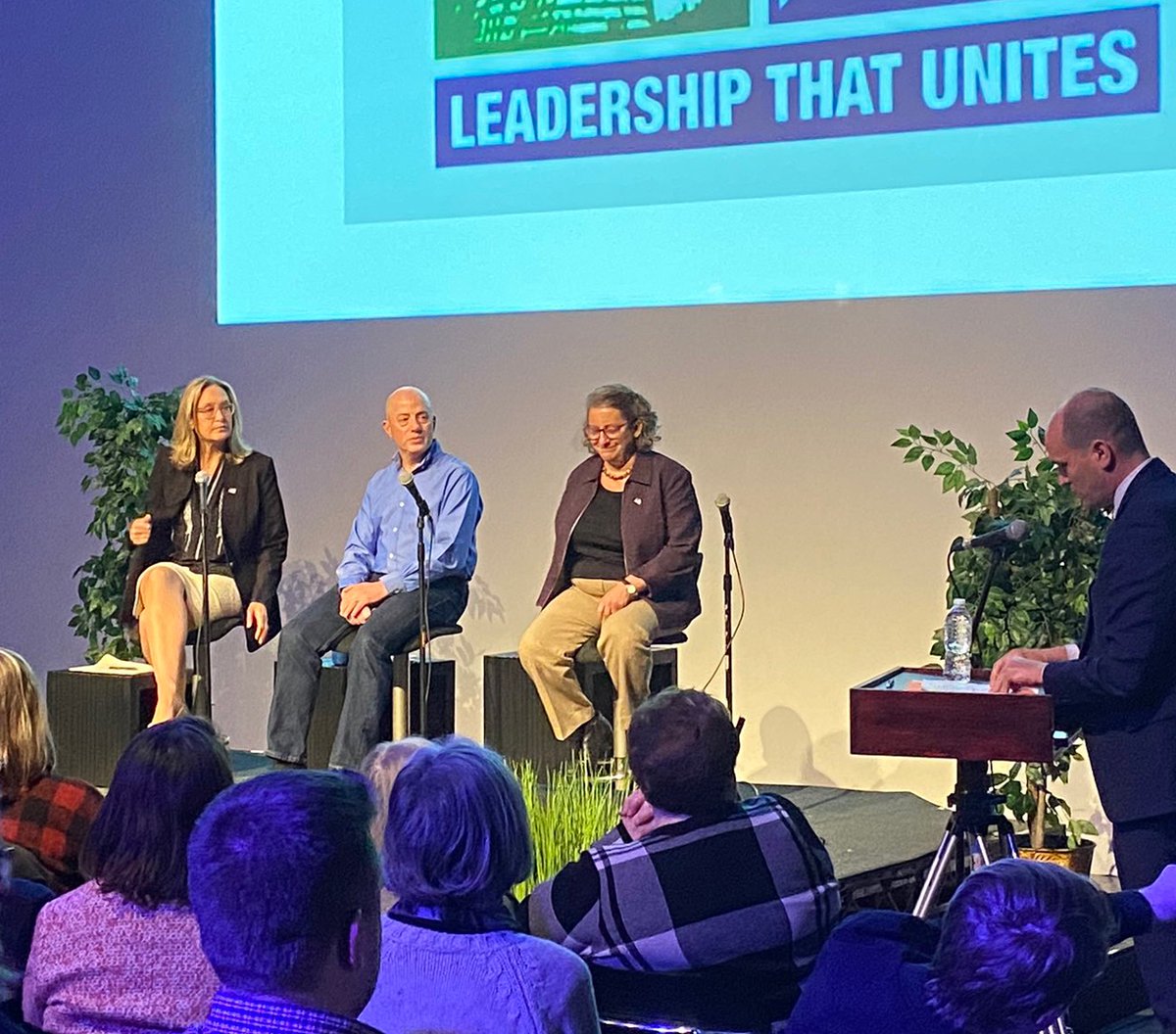 perrygershon's tweet photo. Last night’s winner #1 - united Democrats and a winning message.

Last night’s winner #2 - the over 300 people who packed the house to watch.

Last night’s loser - @RepLeeZeldin, the GOP and POTUS agendas.

Thanks to #ehdems for hosting candidate forum. https://t.co/Yv1GFBtIwn