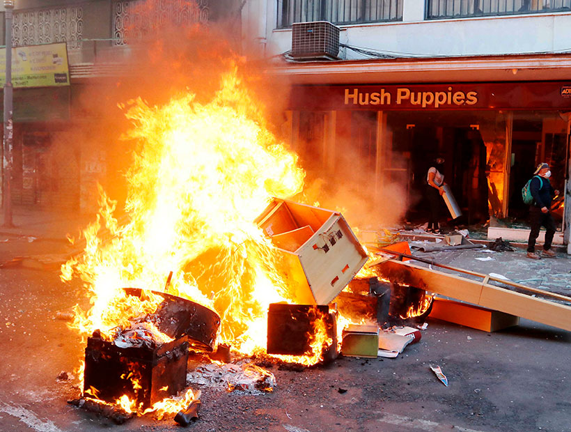 xtinochile's tweet photo. Que pena que la delincuencia este planificando como terminar de destruir #Valparaiso en marzo #YoAmoValpo 
ESTO YA NO ES MOVIMIENTO SOCIAL, ESTO ES ANARQUISMO ESTO ES DELINCUENCIA 
#NoMasDestrucción #ArribaValpo 
 #BuenMartes #FelizMartes https://t.co/FToEQOo1bY