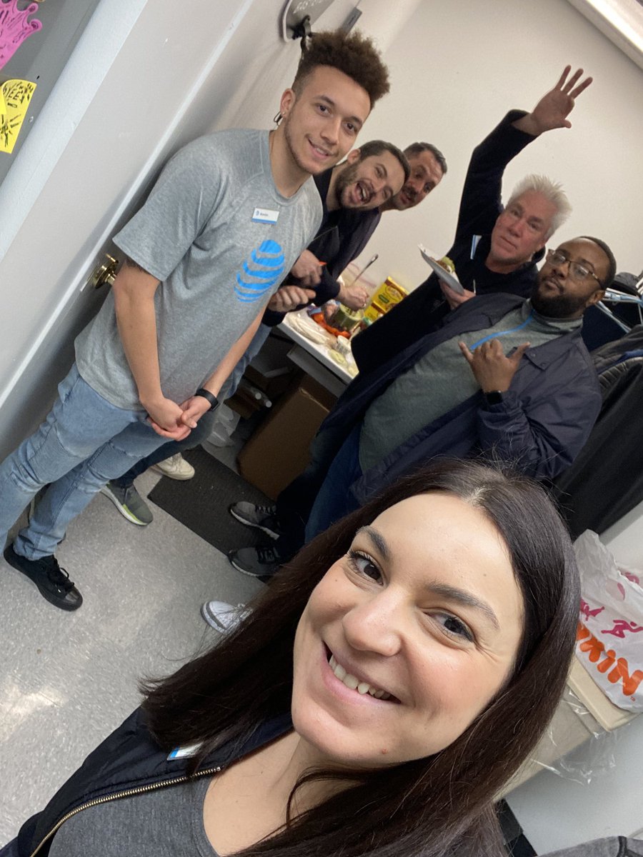 BonesJonesjosh's tweet image. Can you say ttttaaacccooo tttuueeesssddaaayyyy in your Lebron voice? #lifeatATT #workhardplayhard #TacoTuesday #welovetoparty #unstOHPAble @oliveiramikeO @jerryfornwalt @PainterCandace @MobilephoneMar3 @WilliamGStovall
