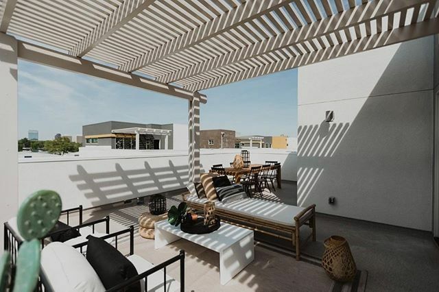 Who wouldn’t want to spend their days at a beautiful roof-top deck like this?! 😍Check out this dreamy roof-top deck of the Penthomes Residence Four at @millatbroadway ! If you have any questions, feel free to ask our wonderful sponsors @millatbroadwa… ift.tt/37AleeB